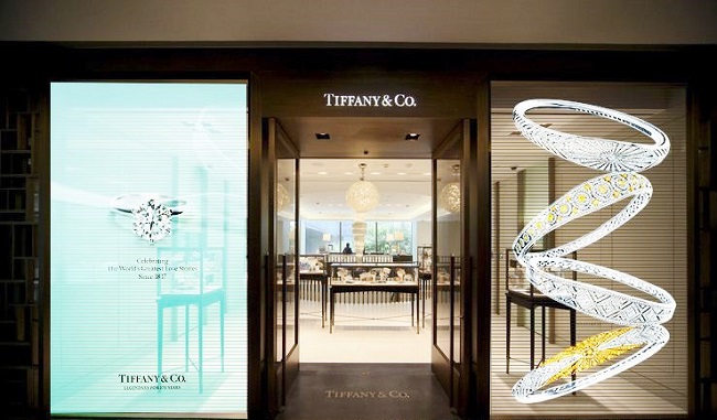 LED透明屏珠寶店應(yīng)用圖