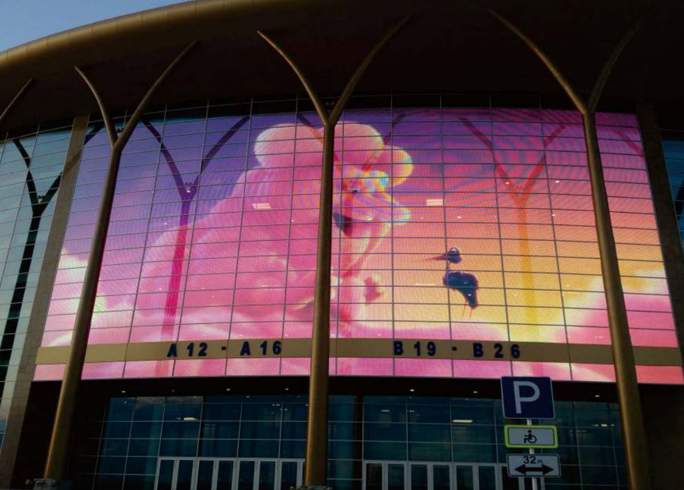 華邦瀛LED貼膜屏，開(kāi)創(chuàng)顯示創(chuàng)新潮流！